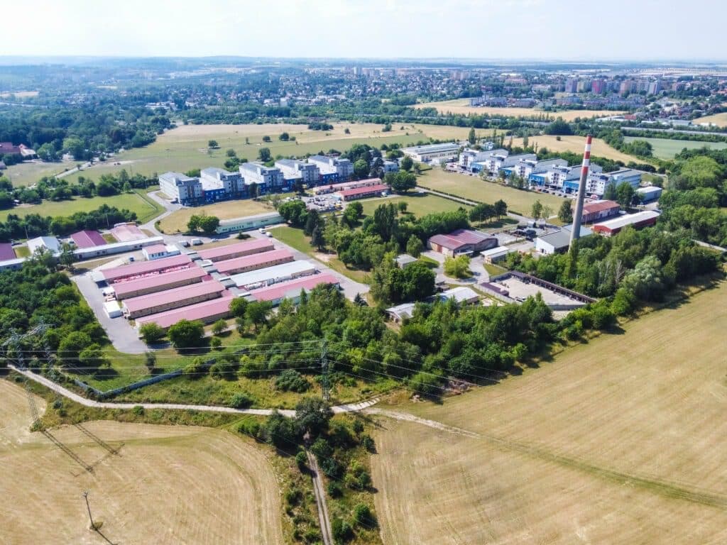 Pronájem skladových a výrobních prostor - Horní Počernice