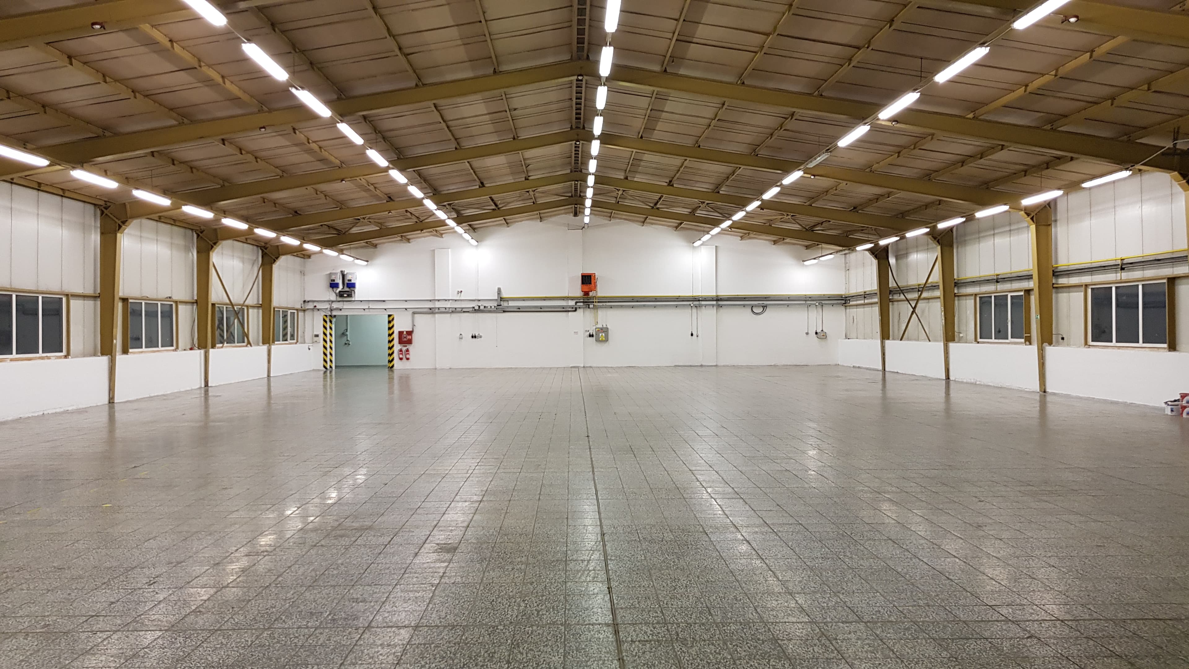 Pronájem skladových a výrobních prostor - Drnovice