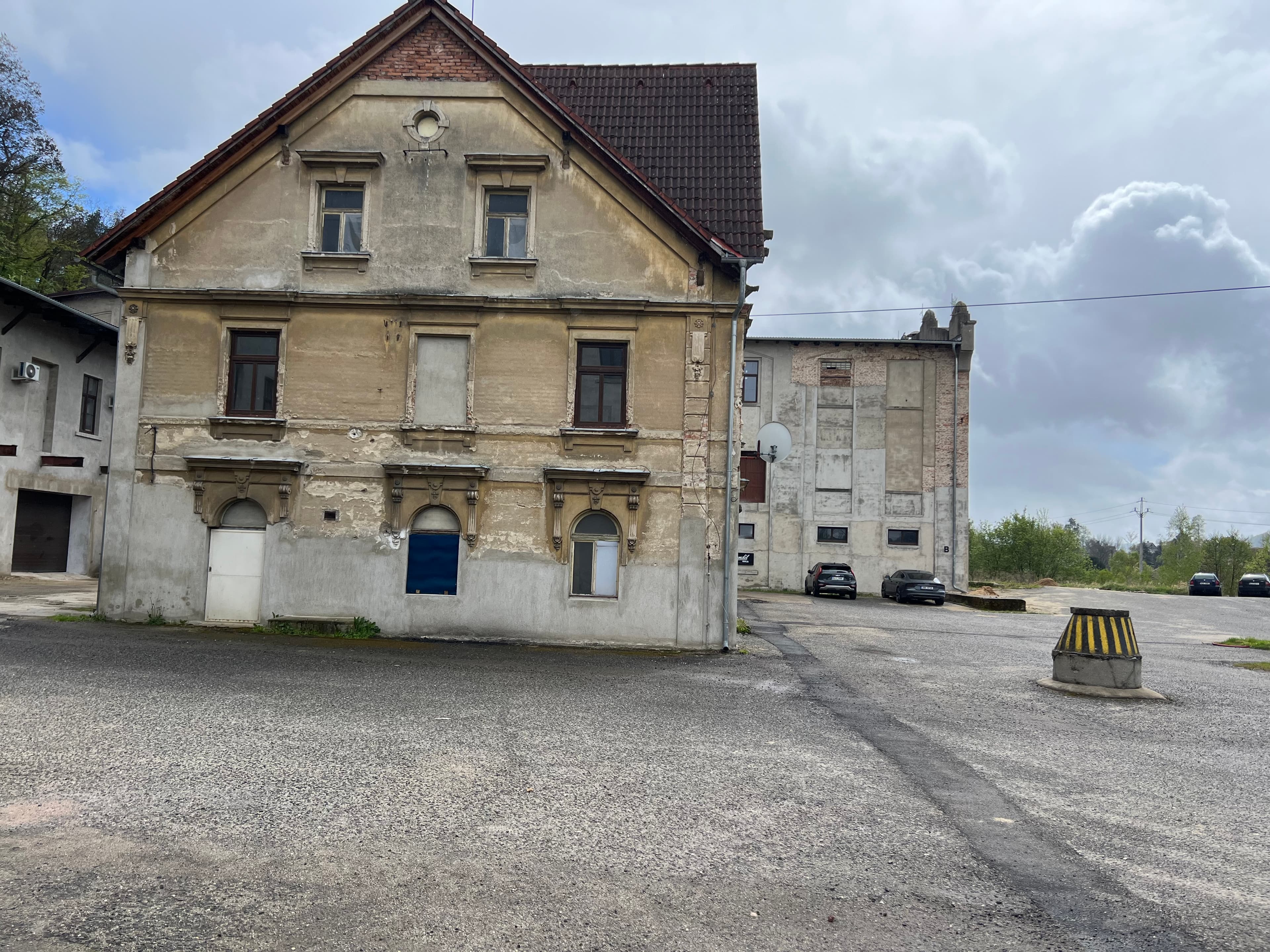 Pronájem průmyslové haly - Poustka 