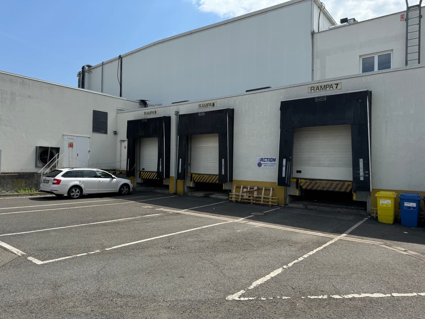 Skladové prostory k pronájmu - Čestlice