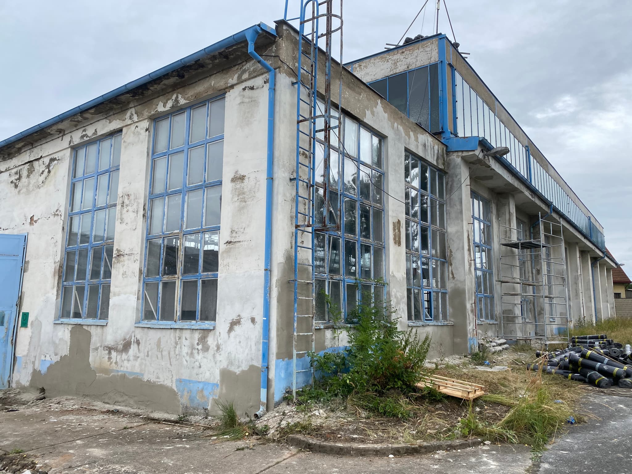 Pronájem skladové a výrobní haly Příbram nedaleko centra