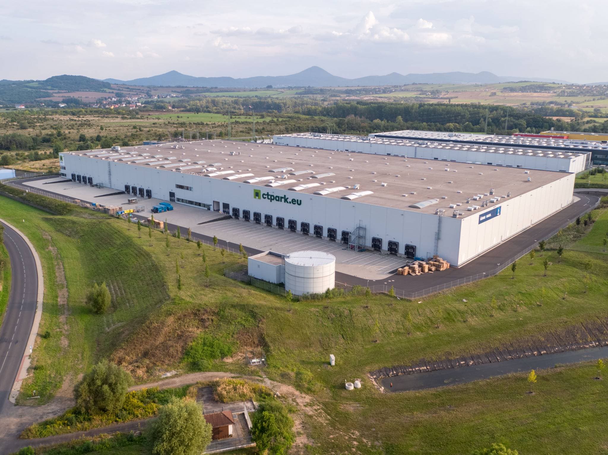 Nabídka logistických a skladových služeb v moderním skladu u Teplic - nedaleko D8