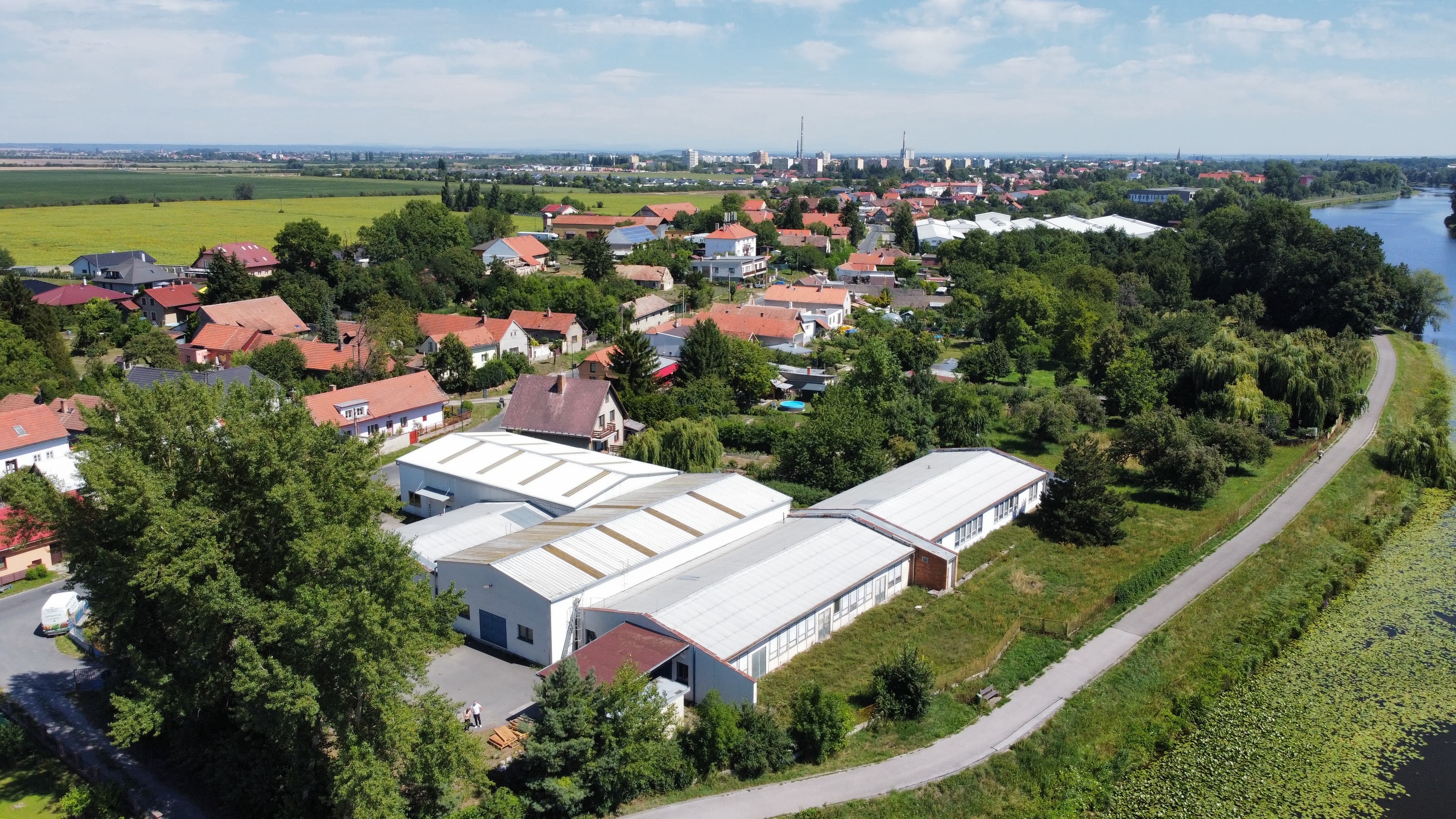 Prodej výrobně-skladovacího areálu Nymburk Drahelice