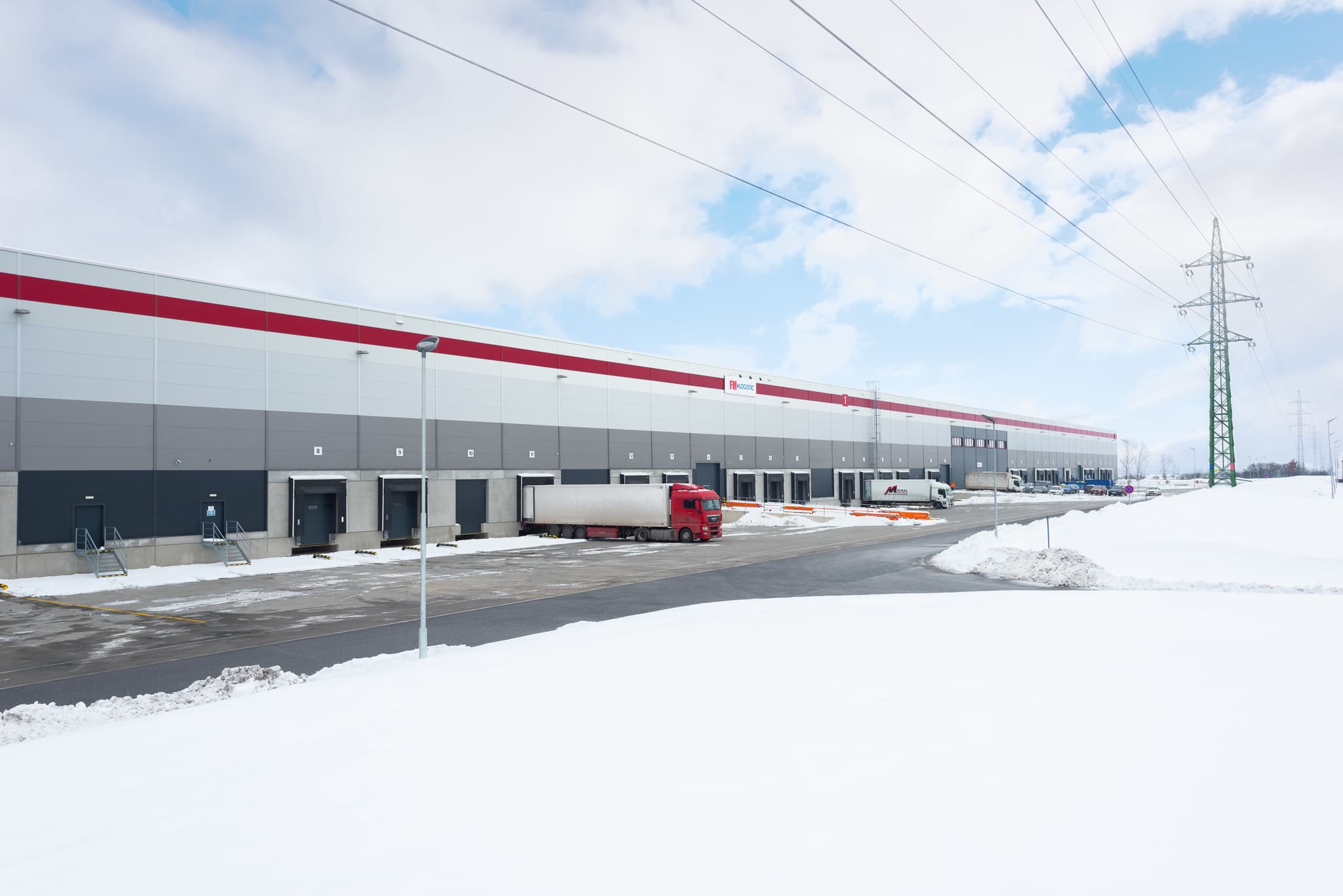 Nabízíme logistické služby v moderním skladu nedaleko Prahy - Jirny Mstětice.