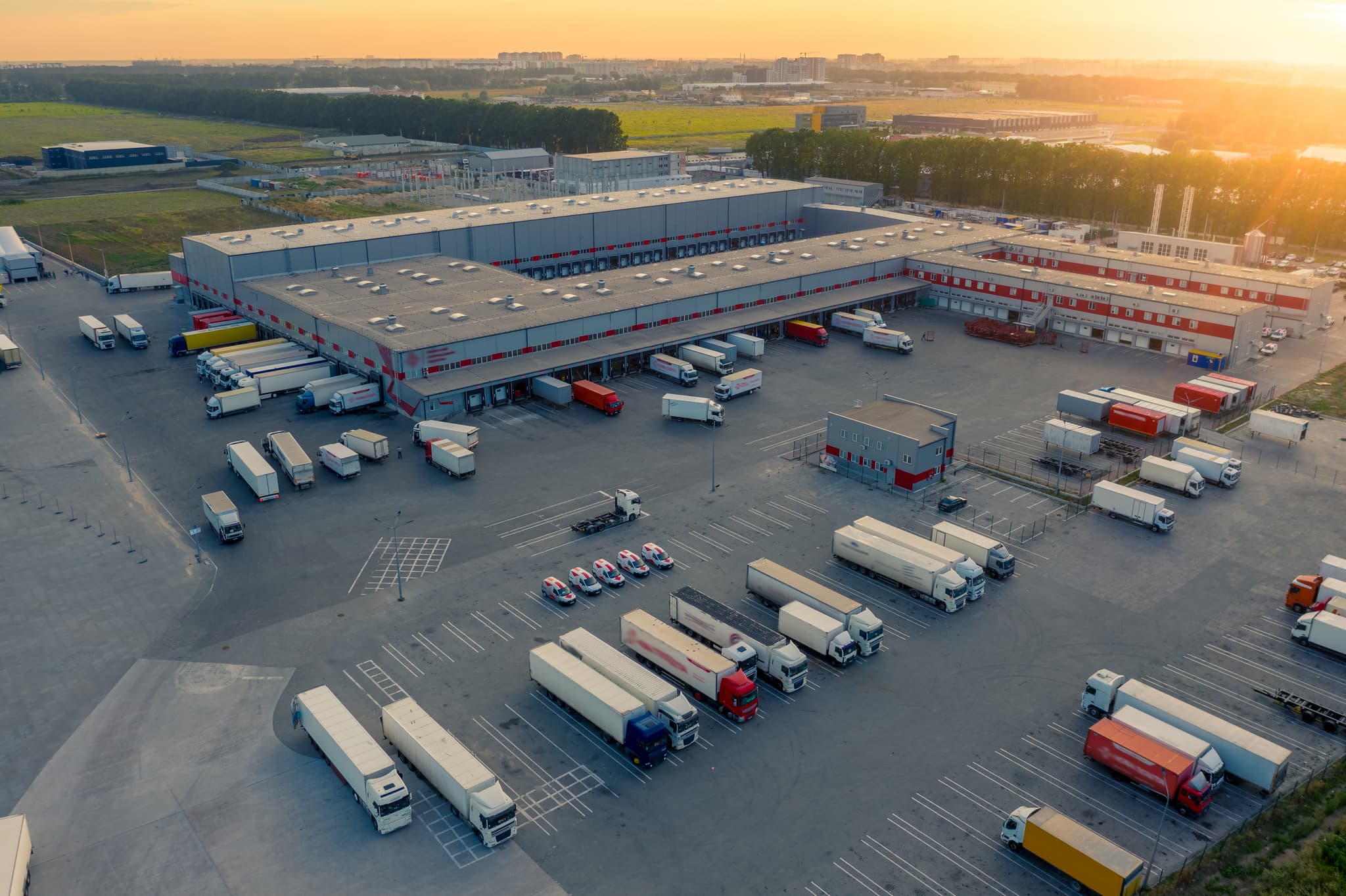 Průmyslové haly v Evropě obsazují stále častěji výrobci. Nejrychleji roste region CEE – i díky zbrojnímu průmyslu