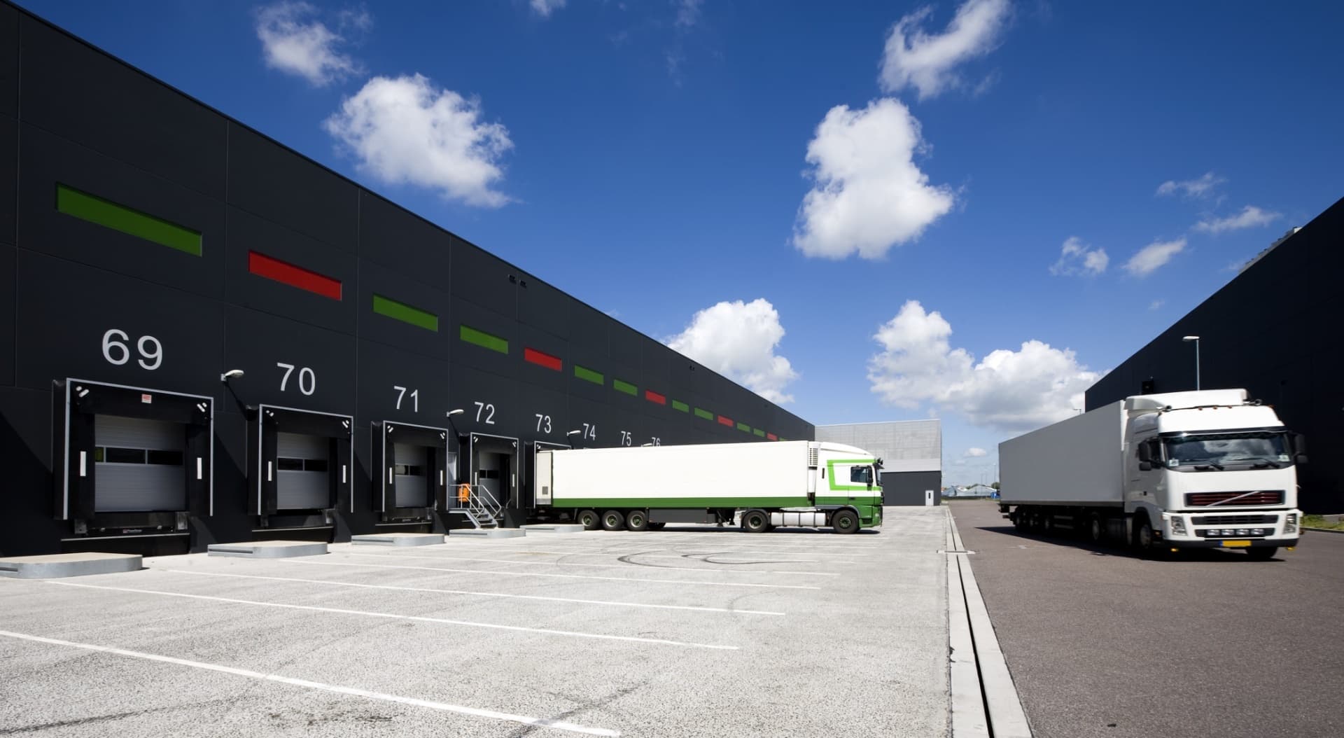 Pronájem skladu se službami nedaleko Kralup nad Vltavou - Úžice.