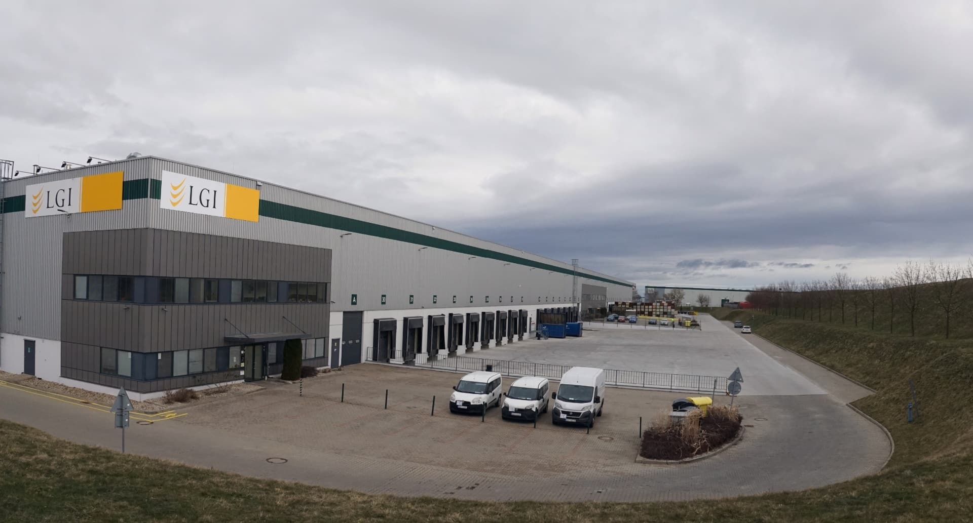 Logistická společnost nabízí své služby v lokalitě Jirny u Prahy - D11.