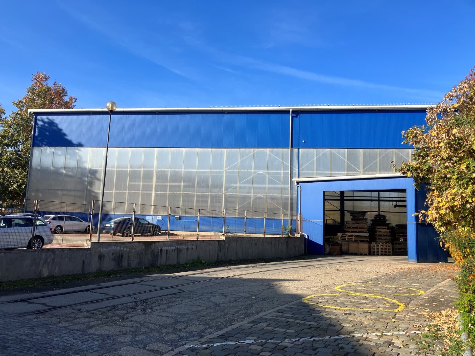 Pronájem skladu/výrobní haly se službami Brno.