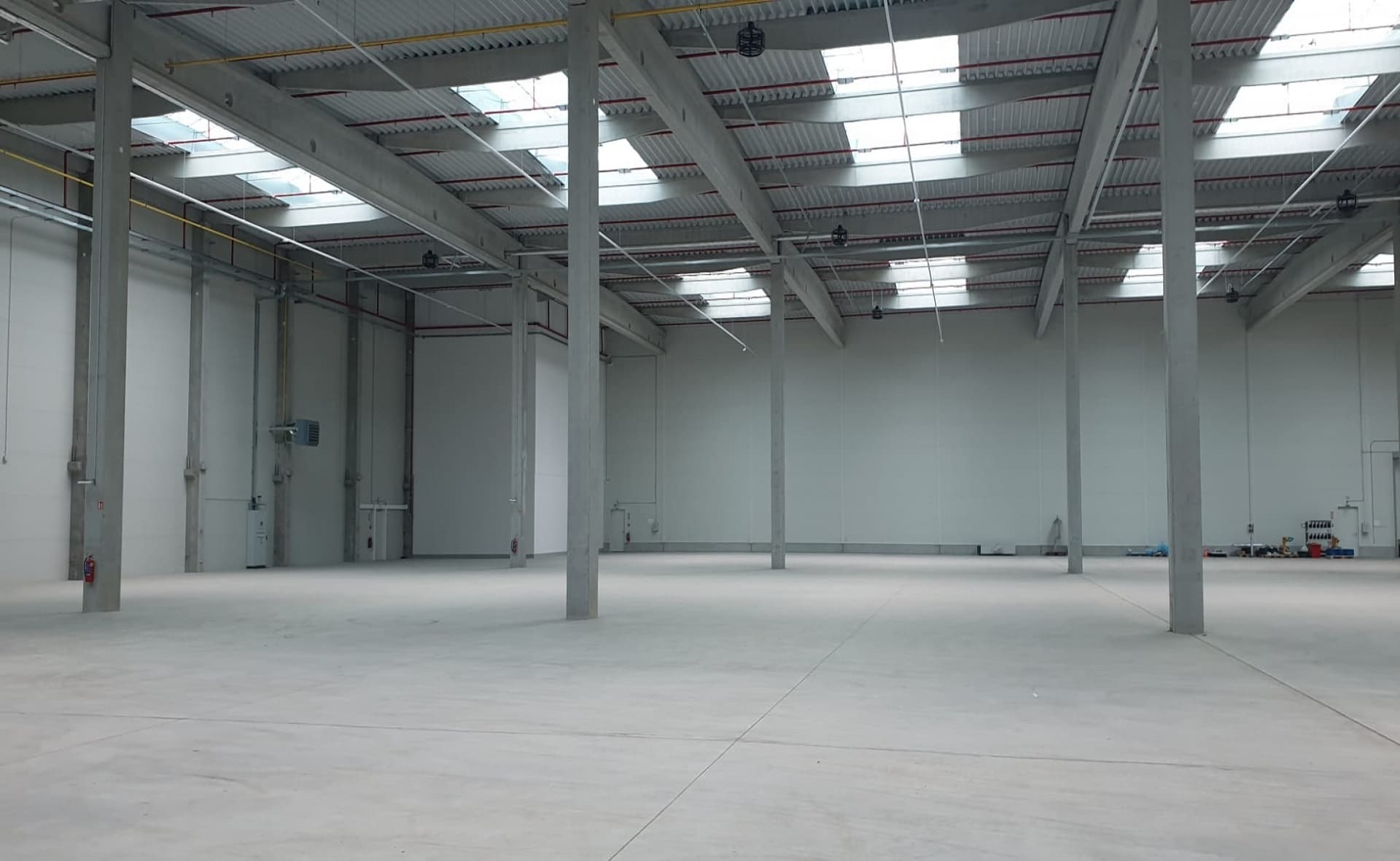Logistická společnost nabízí sklady se službami - Žatecko D7.