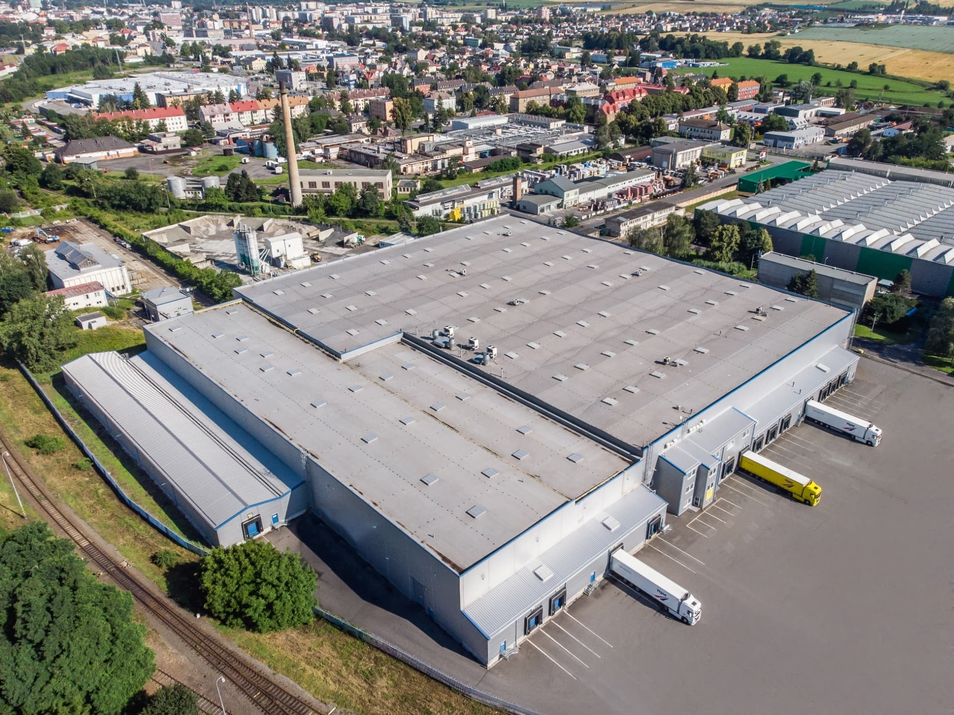 Wir bieten die Vermietung eines modernen Logistikzentrums in Opava an.