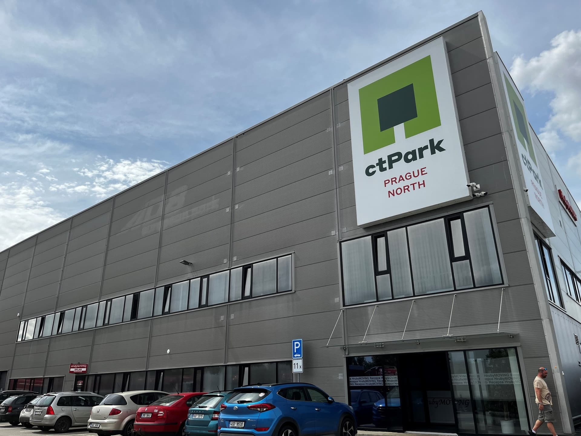 Pronájem skladu s logistickými službami Kozomín u D8.