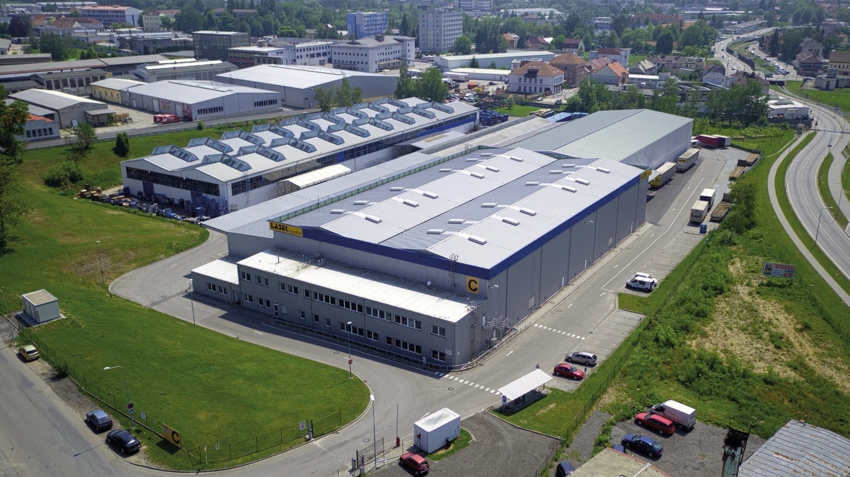 Logistická společnost nabízí své služby nedaleko Českých Budějovic D3.